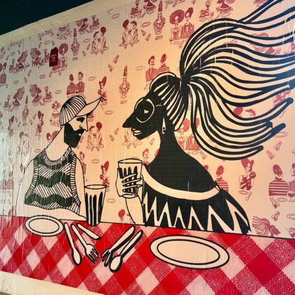 Ambientação feita através da aplicação de lambe-lambes para o restaurante @pastaemcasa com ilustrações feitas pelo estilista @fragaronaldo