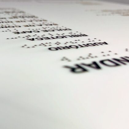 Você sabia que a Blueartes faz impressão UV em braille?