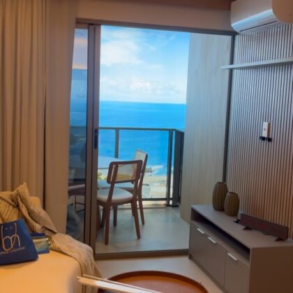 Painel backlight com realidade simulada. A vista!!! Apartamento decorado térreo com vista simulada do 13* andar.